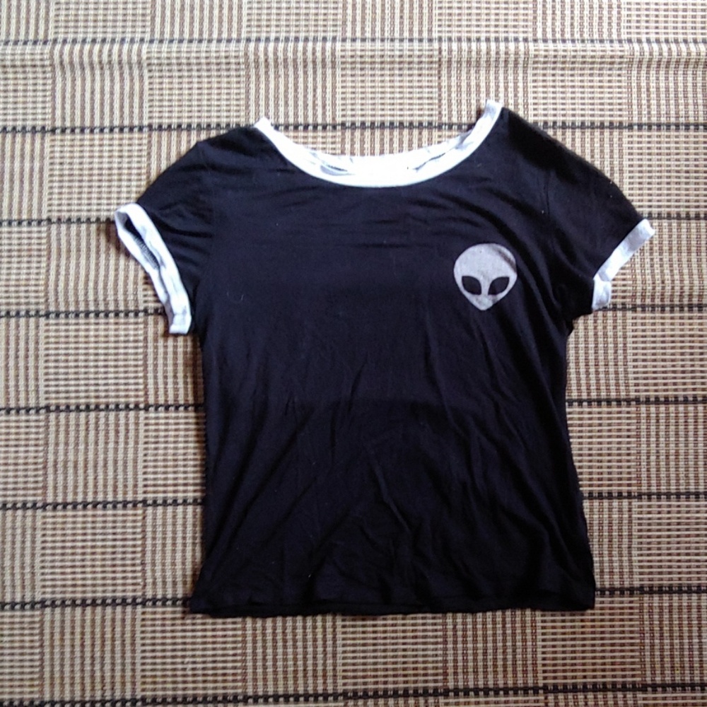 Black alien shirt